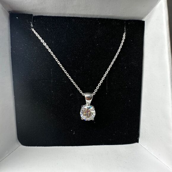 NIB Verozi 2ct (8mm) Moissanite stone solitaire necklace in sterling silver! - Picture 13 of 14